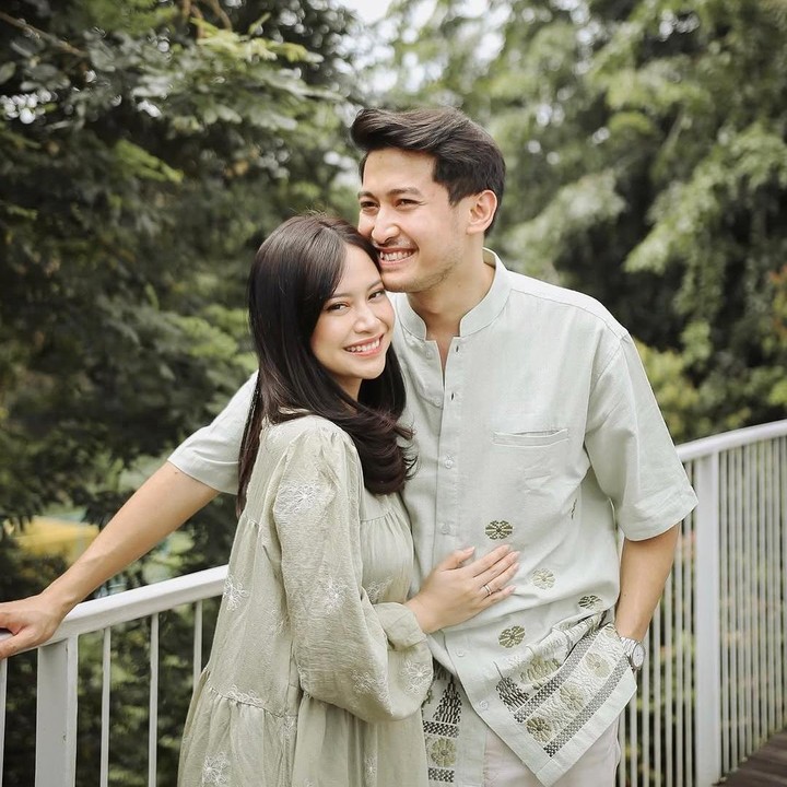<p>Kabar duka dialami pasangan aktris Hanggini dan Luthfi Aulia yang baru saja kehilangan calon bayi mereka di kehamilan pertamanya. Hal tersebut diungkap langsung oleh Luthfi di akun Instagram pribadi. (Foto: Instagram@hanggini)</p>