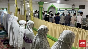 Jemaah Naqsabandiyah di Padang Sudah Berlebaran Hari ini