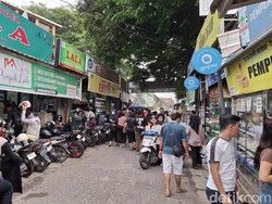 Penjualan Pempek dan Kerupuk di 26 Ilir Palembang Turun Jelang Lebaran