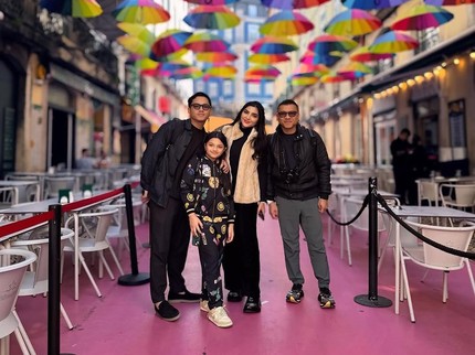 Ashanty dan Anang Keliling Eropa di Momen Lebaran 2025, Intip 7 Potret Keseruannya Bareng Anak
