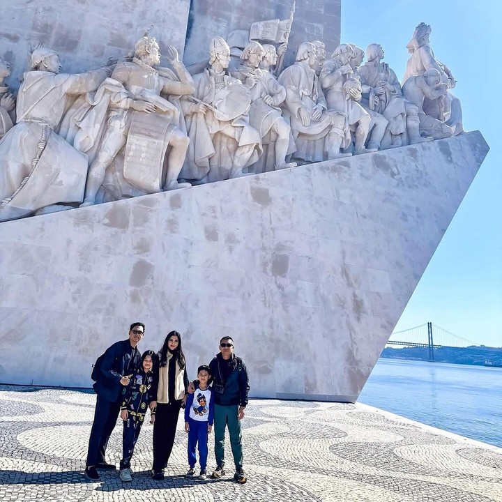 <p>Ashanty membagikan momen liburan ini di akun Instagram miliknya. Di hari pertama liburan, Ashanty dan Anang memutuskan untuk mengunjungi kota Lisbon di Portugal. "<em>A Glimpse of Lisbon Portugal</em>," tulisnya di Instagram. (Foto: Instagram @ashanty_ash)</p>