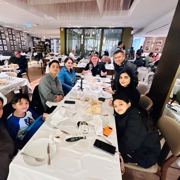 <p>Ashanty dan Anang tampaknya sudah merencanakan perjalanan ini menjelang momen Lebaran 2025. Sebab, selain memboyong keluarganya, Ashanty dan Anang juga mengajak asisten keluarga mereka di liburan kali ini. (Foto: Instagram @ashanty_ash)</p>