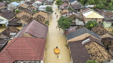 Ratusan Warga di Sarolangun Jambi Mengungsi Usai Dikepung Banjir