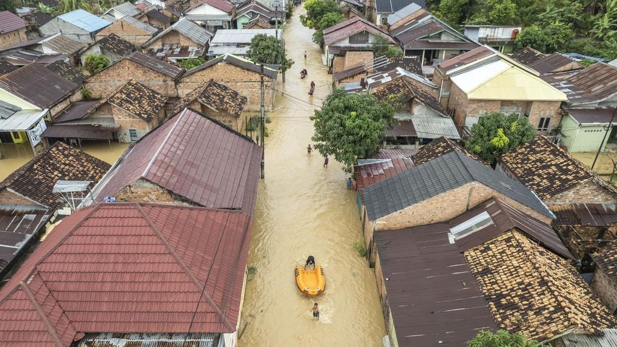 Ratusan Warga di Sarolangun Jambi Mengungsi Usai Dikepung Banjir