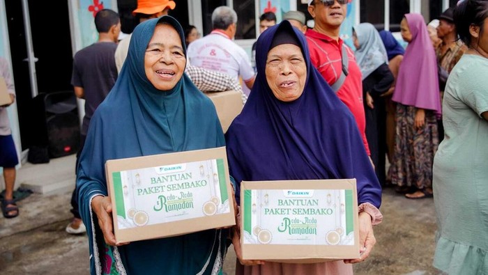 Agenda Inisiatif Sosial Tahunan DAIKIN Yang Dihelat Bertepatan Dengan Bulan Ramadan, DAIKIN Menyalurkan Lebih Dari 1000 Paket Sembilan Bahan Pokok (sembako)