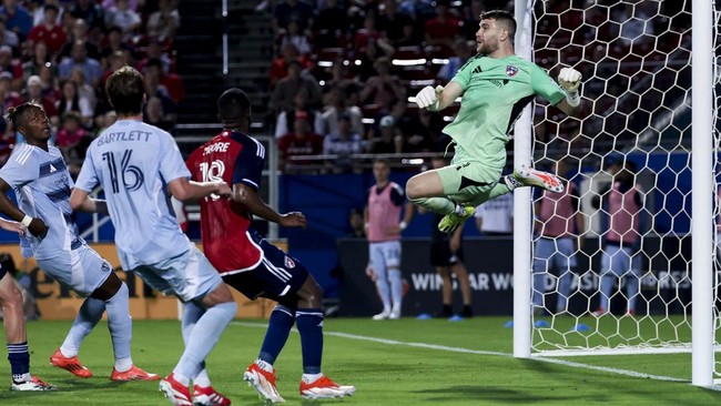 Kekalahan Iringi Maarten Paes Bergabung ke Timnas Indonesia Maarten Paes gagal menyelamatkan FC Dallas dalam laga Major League Soccer (MLS) sebelum bergabung ke Timnas Indonesia.