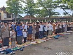 Bacaan Antara Takbir Salat Sunah Idul Fitri 1446 H, Yuk Hapalkan!