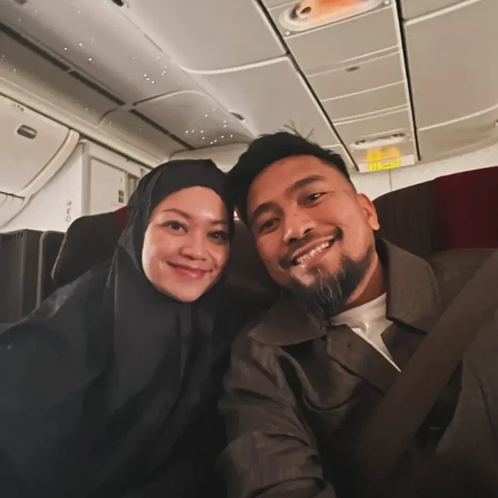 <p>Dalam unggahan ini, Imam Darto juga memohon doa untuk diberikan kelancaran dalam menjalankan ibadah umrah. "Mohon doanya semoga lancar dan kami doakan temen-temen bisa segera dapat undangan jugaaa.. aamiin ya rabbal alamiin..," ungkapnya. (Foto: Instagram @imamdarto)</p>