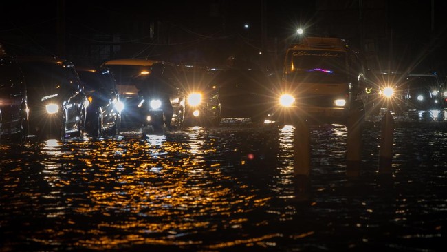 Banjir Jakarta Meluas, 18 RT dan 1 Ruas Jalan Masih Terendam BPBD DKI Jakarta mencatat 18 RT dan satu ruas jalan terendam banjir imbas hujan deras yang mengguyur Jakarta hingga Rabu (2/7) malam ini.