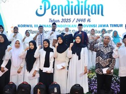 Gubernur Khofifah Cairkan THR Guru Rp 412,6 Miliar