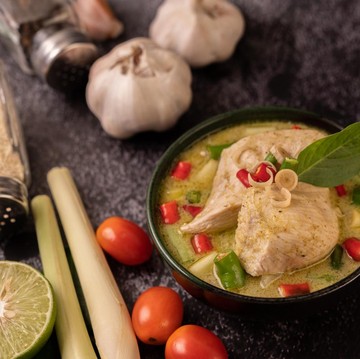 Mengapa Ketupat & Opor Ayam Selalu Ada Saat Lebaran? Ini Makna di Baliknya!