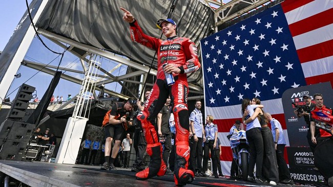 Marc Marquez nyaris gagal finis sebelum meraih kemenangan pada Sprint Race MotoGP Amerika Serikat 2025. Apa yang terjadi dengan Marquez di lap pertama?