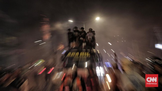 Polda Metro Jaya mengerahkan sebanyak 1.810 personel untuk mengamankan kegiatan malam takbiran di wilayah Jakarta pada Jumat (20/3).