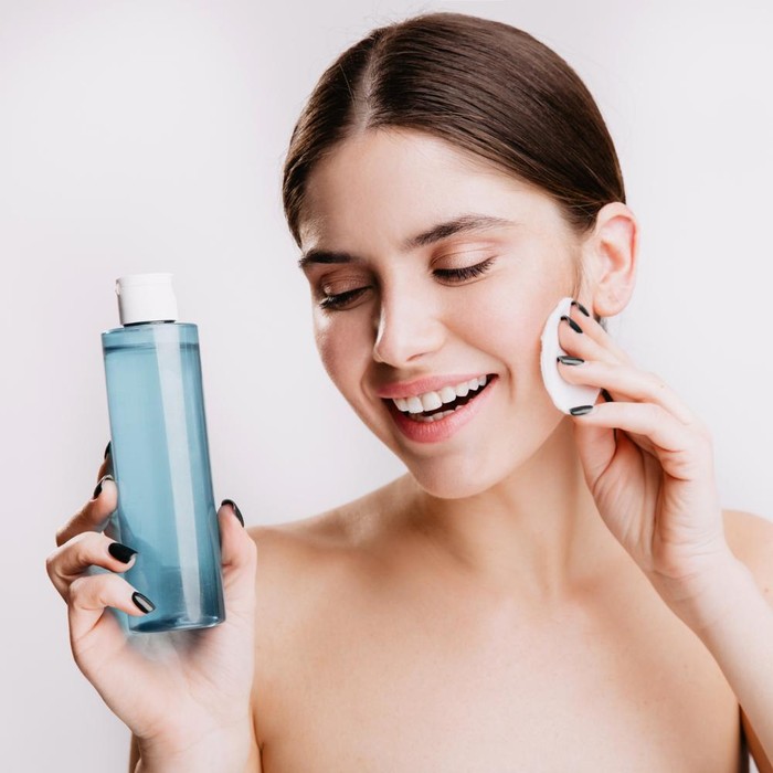 Pemakaian Toner/foto: freepik.com Pemakaian Toner/foto: freepik.com