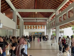 H-1 Lebaran, Penumpang Padati Terminal Domestik Bandara Ngurah Rai