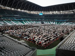 Melihat Suasana Salat Idul Fitri di Stadion Piala Dunia Qatar