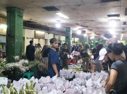 H-1 Lebaran Pasar Bunga Rawa Belong Jakbar Ramai Pembeli