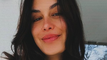 img-title Sophia Latjuba Bawa Kabar Duka