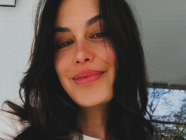 Sophia Latjuba Bawa Kabar Duka