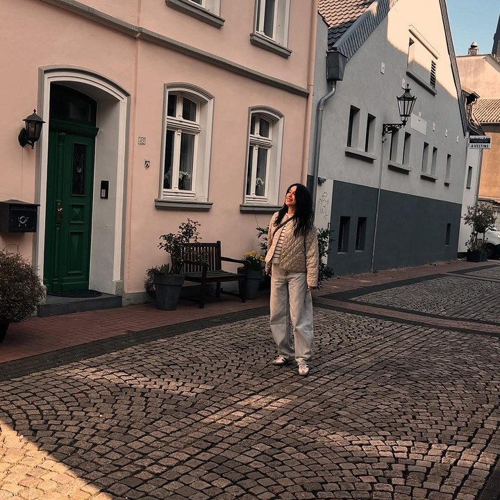 <p>Selain aktif di Instagram, Sophia Latjuba juga kerap membagikan aktivitasnya di media sosial TikTok. Perempuan kelahiran Berlin Barat ini bahkan sempat viral karena membagikan videonya yang menemani sang putri memasak di media sosial. (Foto: Instagram @sophia_latjuba88)</p>