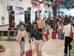 Puluhan Ribu Penumpang Mudik Berangkat dari Stasiun Daop 8 Surabaya