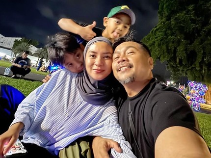 18 Jam Perjalanan, 5 Potret Seru Enno Lerian Mudik Bareng Suami & Anak ke Blitar