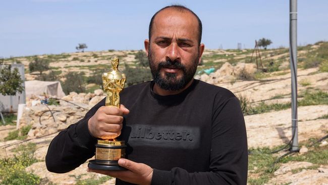 The Academy meminta maaf kepada Hamdan Ballal, pemenang Piala Oscar, atas sikap tidak jelas mereka saat menanggapi serangan Israel.