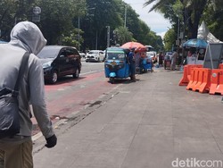 Relakan Momen Lebaran, Ini Cerita Ojol-Sopir Bajaj Tetap Pilih Bekerja
