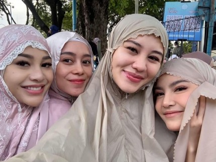Mahalini Rayakan Idul Fitri, Ini Potretnya Salat Ied Ditemani Aaliyah Masaid dan Sahabat