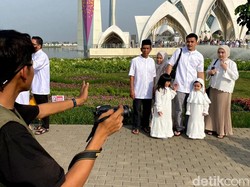 Messi Panen Cuan Saat Lebaran di Masjid Al Jabbar