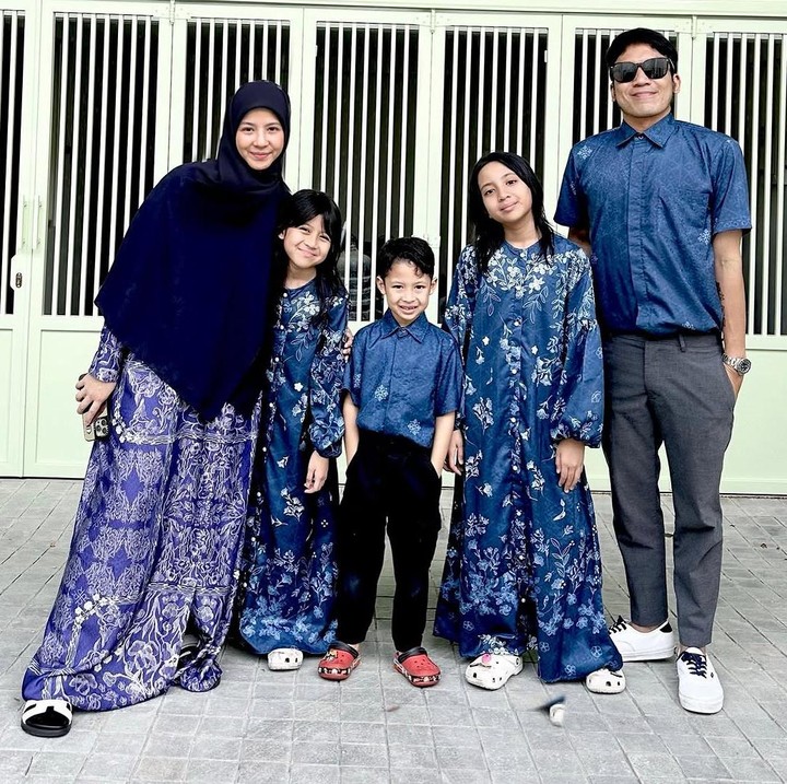 <p>Natasha Rizky dan Desta Mahendra pernah membina rumah tangga selama 10 tahun. Namun, keduanya memutuskan bercerai pada 2023. Dari pernikahan ini, Natasha dan Desta dikaruniai tiga orang anak, yaitu Megumi, Miskha, dan Miguel. (Foto: Instagram@desta80s(</p>