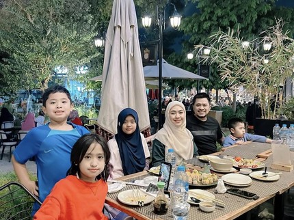 Cerita Oki Setiana Dewi Soal Tantangan Kuliah di Mesir Sambil Urus 3 Anak