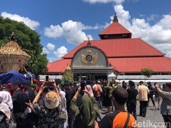 Meriahnya Garebeg Sawal Keraton Jogja di Masjid Gedhe Kauman