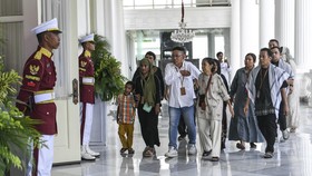 Prabowo Sapa Langsung Warga di Open House Lebaran Perdana di Istana
