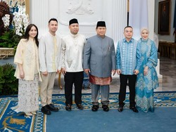 Raffi Ahmad Tetap Sibuk Saat Lebaran, Kunjungi Istana Presiden-Ziarah ke Bandung