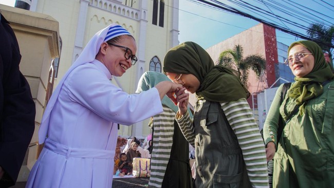 FOTO: Khusyuk Salat Id 1446 Hijriah, dari Aceh Hingga Lawang Sewu