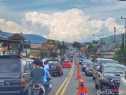 Meriahnya Suasana Jalur Nagreg di Hari Lebaran