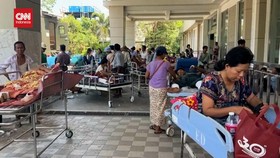 VIDEO: Rumah Sakit Rusak, Korban Gempa Myanmar Dirawat di Luar Ruangan