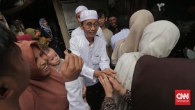 FOTO: Menjaga Tradisi Silaturahmi dan Berbagi di Momen Lebaran