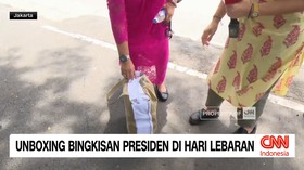 VIDEO: Unboxing Bingkisan Presiden di Hari Lebaran