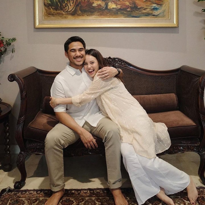 <p>Artis cantik Anggika Bölsterli menikah dengan Omar Armandiego Soeharto pada 13 Oktober 2024. Lebaran kali ini pun menjadi Hari Raya Idul Fitri pertama keduanya sebagai suami istri. "<em>Happy Eid Mubarak</em> dari keluarga kecil kami," ungkap Anggika. (Foto: Instagram: @anggikabolsterli)</p>