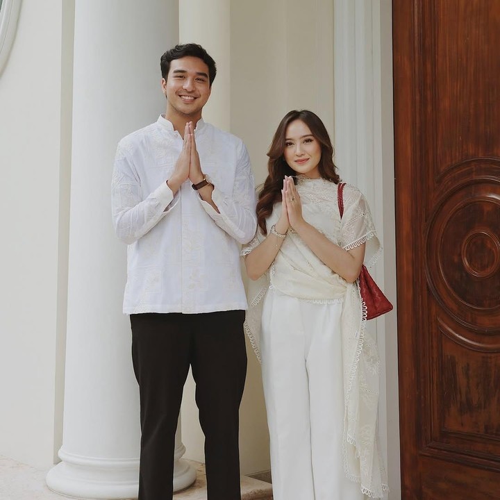 <p>Salsabila Adriani menikah dengan Ibrahim Risyad pada Juli 2024. Di tahun ini, keduanya pun merayakan Lebaran bersama sebagai pasangan suami istri. "Selamat Hari Raya Idul Fitri teman-teman online," ujarnya. (Foto: Instagram: @salsabillaadr)</p>