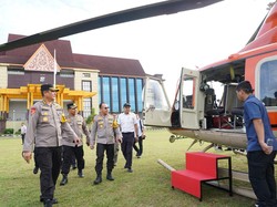 Kapolda Riau Pantau Arus Mudik H+1 Lebaran Via Udara, Pastikan Lalin Lancar