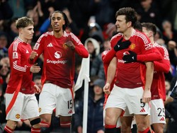 Sambut Tekanan, Leny Yoro: Main di MU Ya Harus Juara
