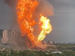 Horor Semburan Api Dampak Ledakan Pipa Gas di Malaysia