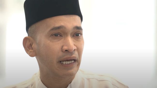 Ruben Onsu mencurahkan pengalamannya saat menjalani umrah perdana sekaligus pertama kalinya menginjakkan kaki di Madinah dan Makkah.