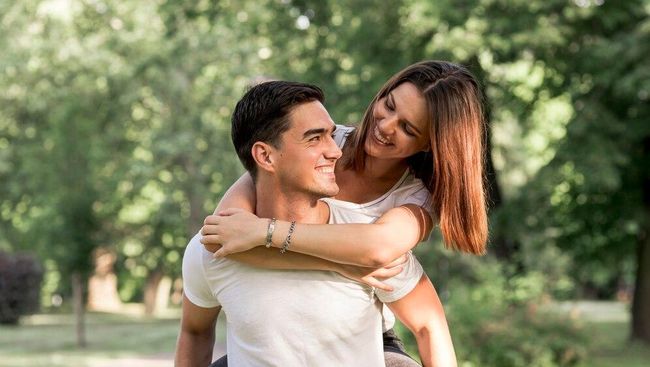 3 Tanda Kamu Belum Pernah Rasakan Cinta yang Benar-Benar Dalam