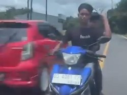 Mobil Pemudik Dilempar Batu-Ditendang Pemotor di Perbatasan Jeneponto-Takalar