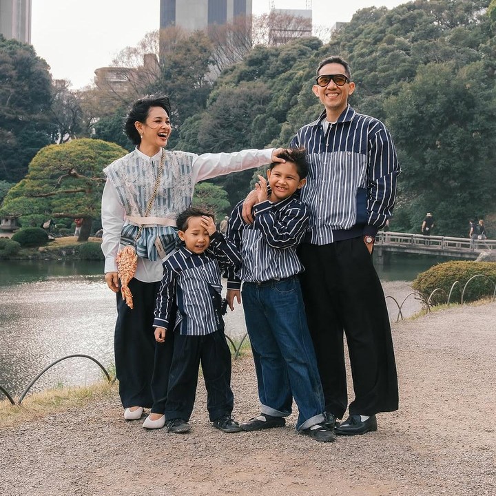 <p>Andien tampaknya sudah merencanakan untuk merayakan Lebaran 2025 di Jepang bersama suami dan kedua putranya. Apalagi, penyanyi 39 tahun ini memang sering memilih Jepang sebagai destinasi liburan keluarganya, Bunda. (Foto: Instagram @andienaisyah)</p>