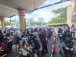 Ancol Ramai Wisatawan di Libur Lebaran Hari Ini, Antrean Pintu Masuk Mengular